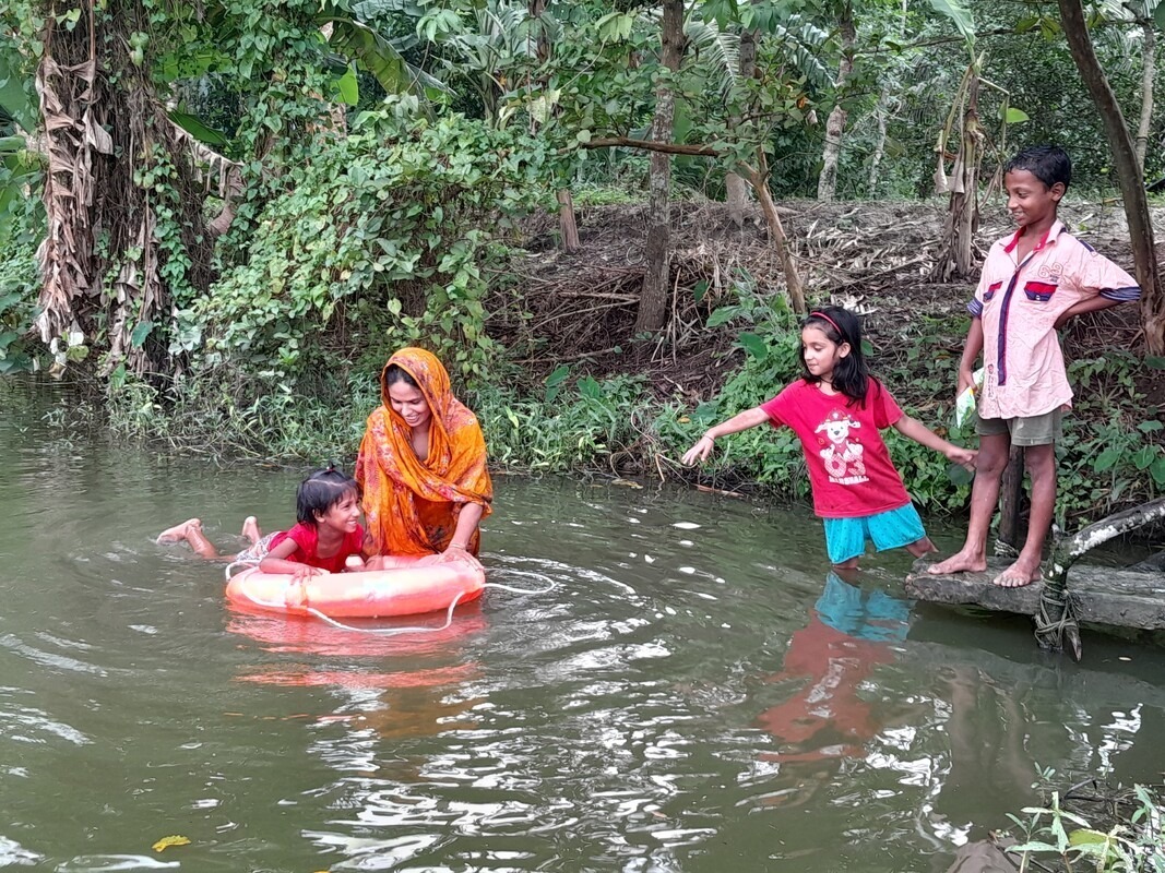 Corso di nuoto per un bambino