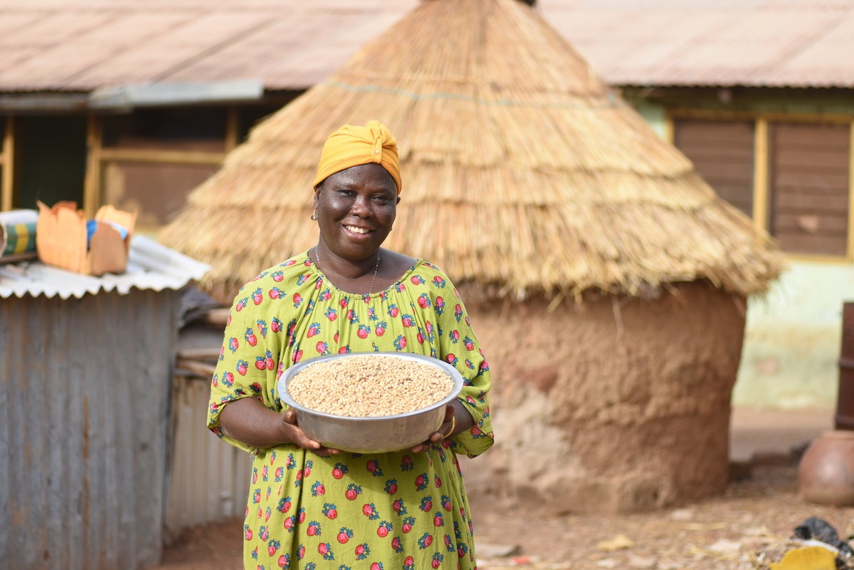 Confezione di riso e farina di mais per una famiglia
